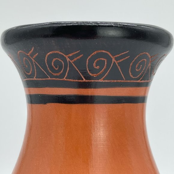 Traditional Navajo Dine Pottery Vase Signed Vincent Hicks Bear Claw - Picture 8 of 11